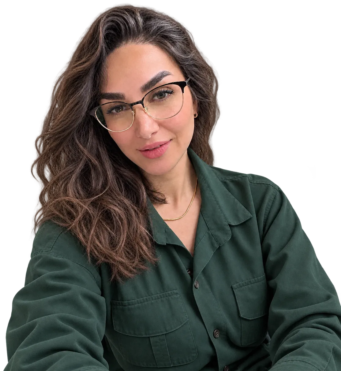 نیلوفر رزمپا، مشاور کسبوکار، با پیراهن سبز تیره و عینک